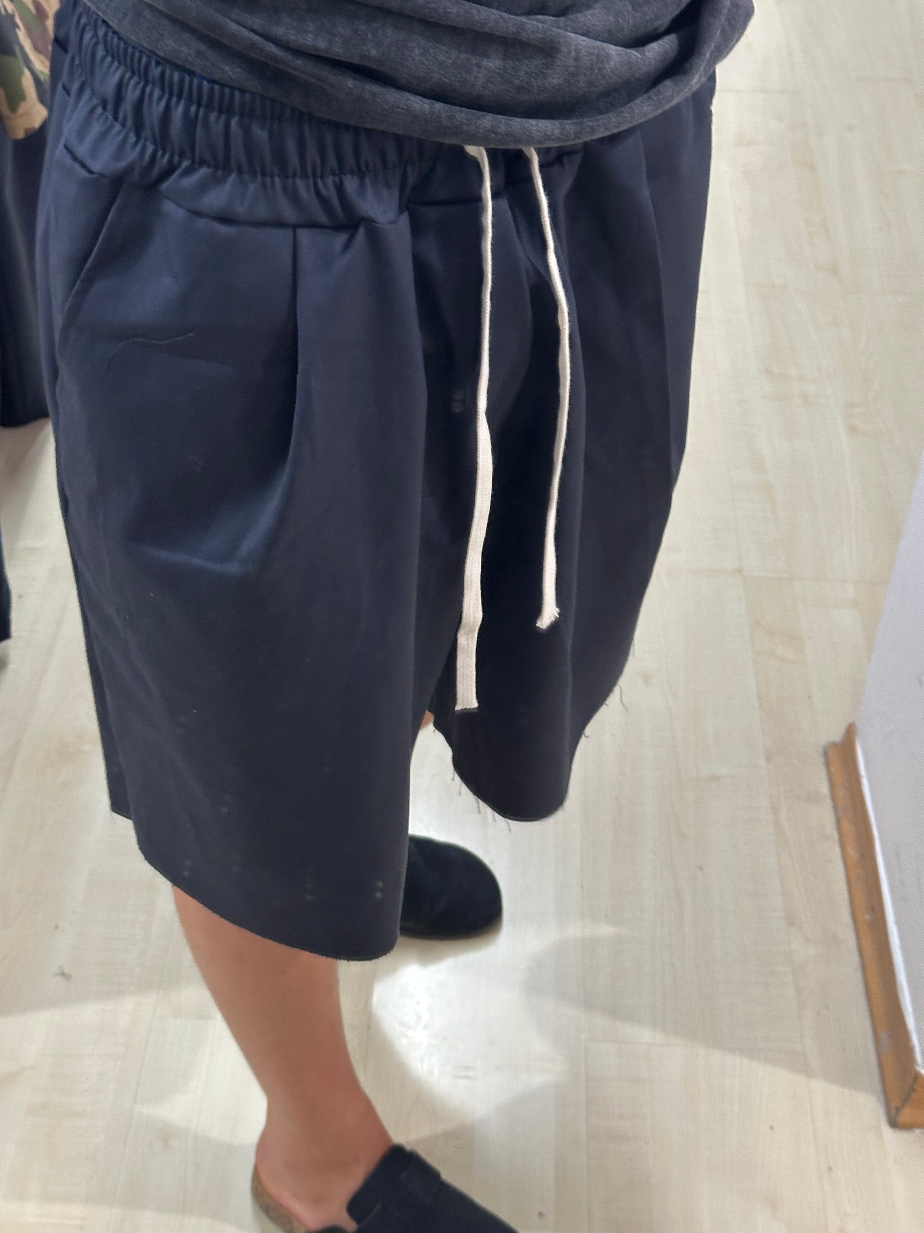 Bermuda baggy taglio vivo