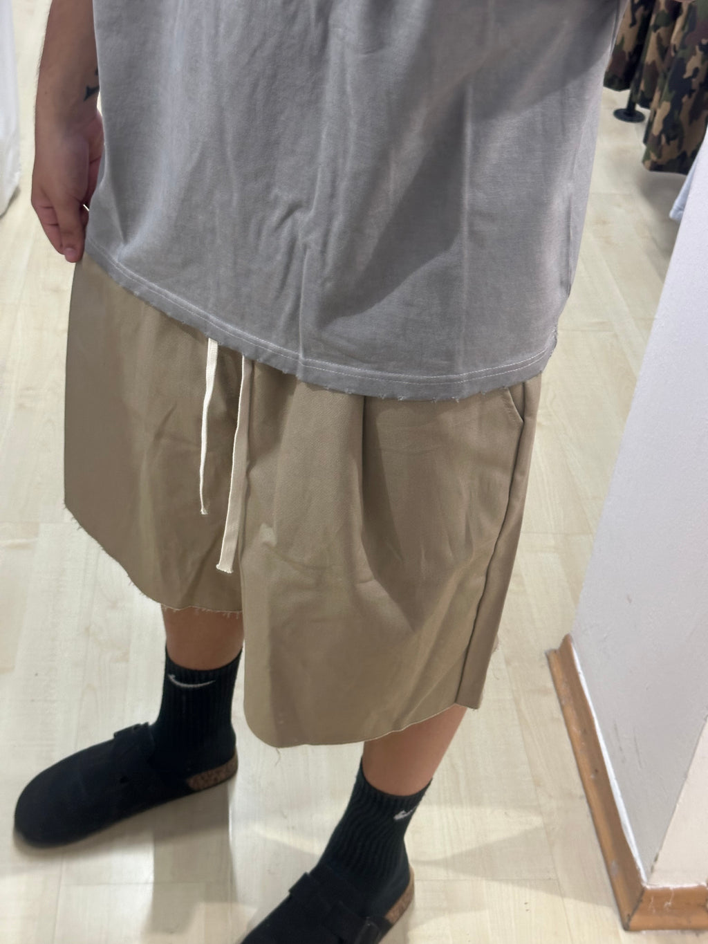 Bermuda oversize taglio vivo