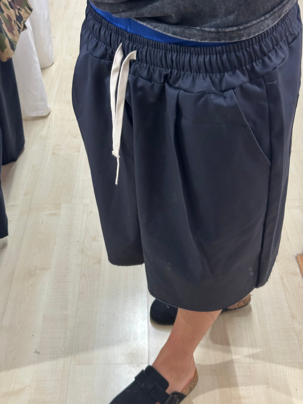 Bermuda baggy taglio vivo