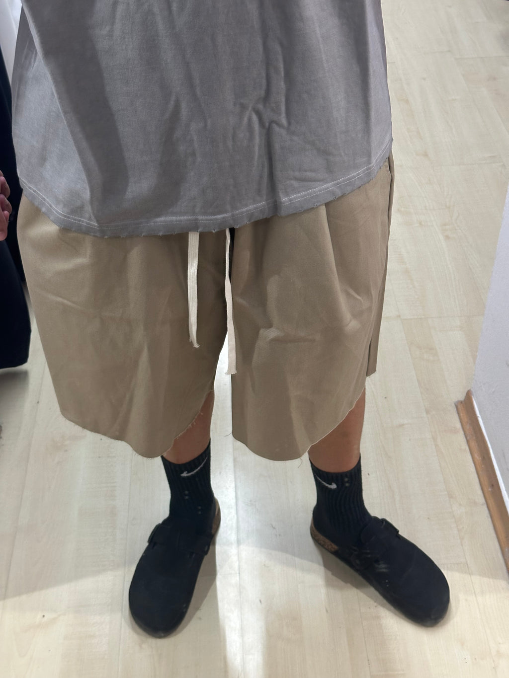 Bermuda oversize taglio vivo
